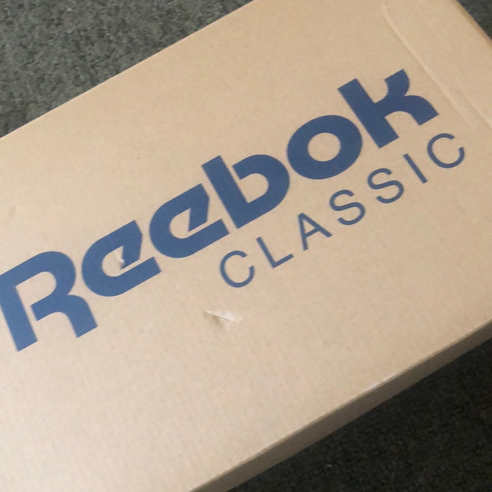 Reebok - Picture 3 of 4